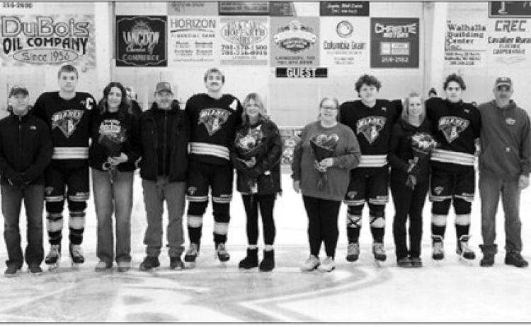 L-R Aaron Johnson, Jax Johnson, Sunny Johnson, Randell Ullyott, Keaton Ullyott, Lori Ullyott, Carlie Wenzel, Karter Lein, Niki Berg, Ben Berg, Chet Berg. Photo by Larry Stokke