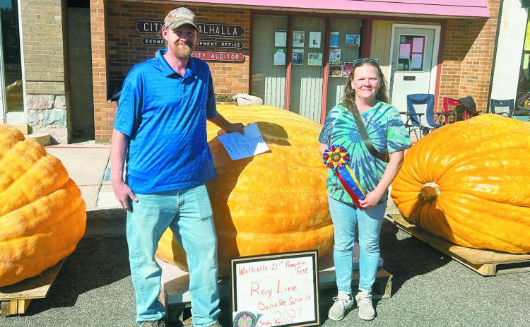 Roy Line and Danielle Schmidt of Grafton with their record setting pumpkin. Photo by Robert Ripple.