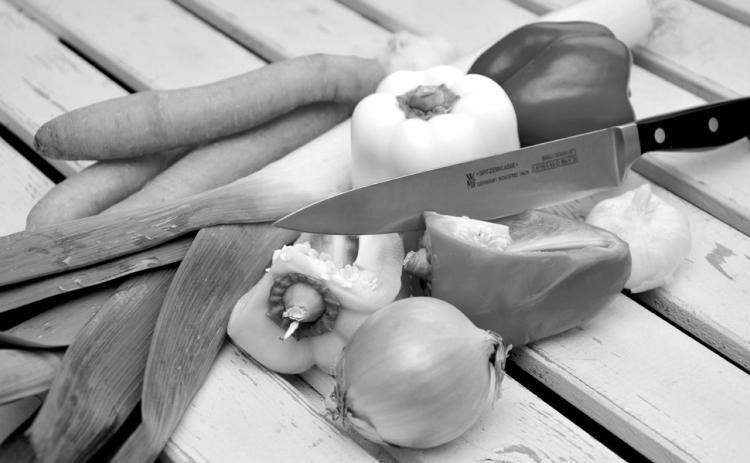 Although we often hear about the dangers of eating produce with pesticide residues, bacteria are more likely to cause health issues. (Pixabay photo)